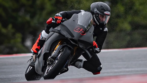 SBK di Phillip Island a rischio pioggia. occhio a Surra, allenatosi sul bagnato di Portimao