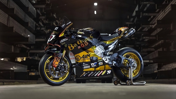 Una Ducati Panigale "d'oro": ecco l'eccentrica livrea del team Bathams Racing