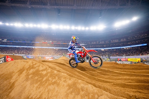 450SX: a Seattle la prima di Lawrence in rosso
