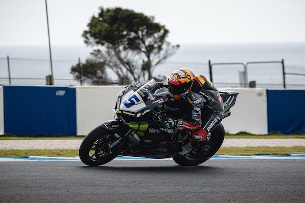 SSP Phillip Island: la prima pole dell’anno è di Masia, ZXMoto in prima fila