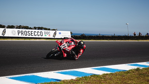 SBK, incontri del terzo tipo per Bulega a Phillip Island: “Il canguro? Me la sono fatta sotto”