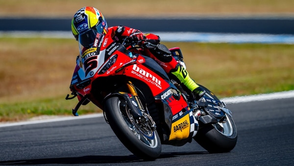 SBK Phillip Island, Bulega in Pole, ma la sorpresa è Montella