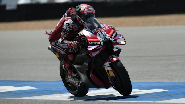 Test Buriram: Bagnaia svetta a metà giornata, doppia caduta per Marquez