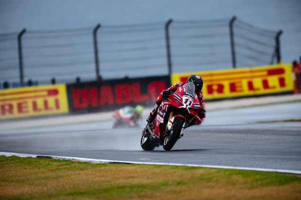 SBK Australia, piove sul bagnato per Bulega, vincitore indisturbato di Gara Due