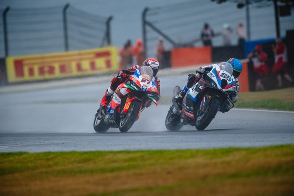 SBK, piove sul bagnato per Oliveira a Phillip Island: “È successo di tutto”