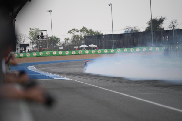 GP Thailandia, problemi ancora sulla Yamaha di Quartararo: che fumata dalla moto