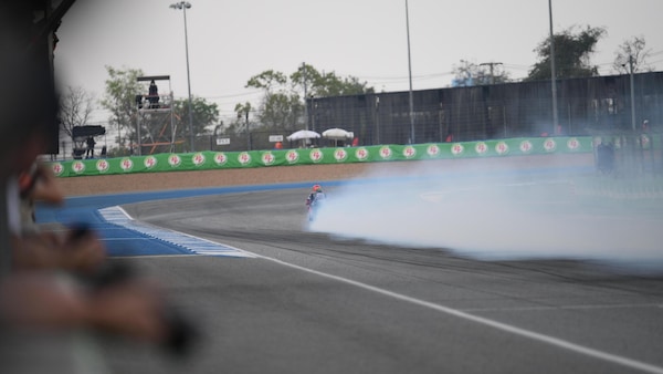 Problemi ancora sulla Yamaha di Quartararo: fumata dalla moto