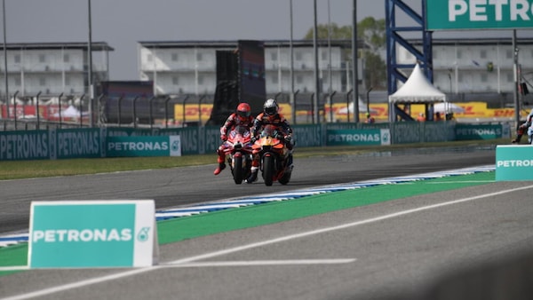 MotoGP Sprint Thailandia, il sorpasso incriminato tra Marc Marquez e Pedro Acosta