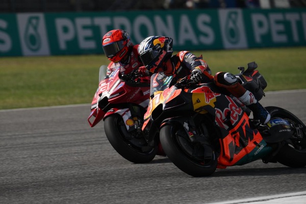 Il sorpasso Márquez-Acosta e le decisioni al microscopio: MotoGP come Calcio e F1?