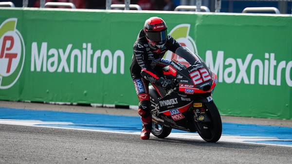 Moto3 Buriram: Almansa trionfa al fotofinish, beffato Quiles, 20esimo Pini