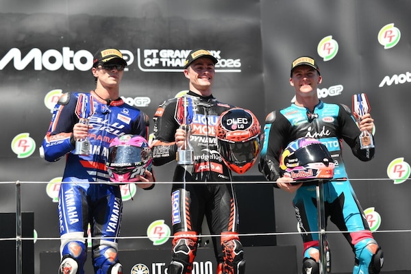 Moto2 Thailandia, Gonzalez vince una gara di soli 7 giri su Guevara e Holgado