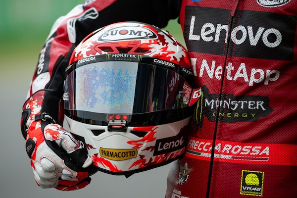 Caos omologazioni a Buriram: il caso caschi al debutto della MotoGP 2026