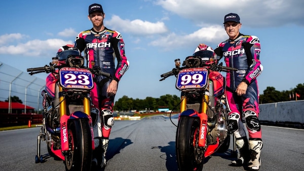 62 anni e non sentirli: McWilliams a Daytona con la moto di Keanu Reeves!