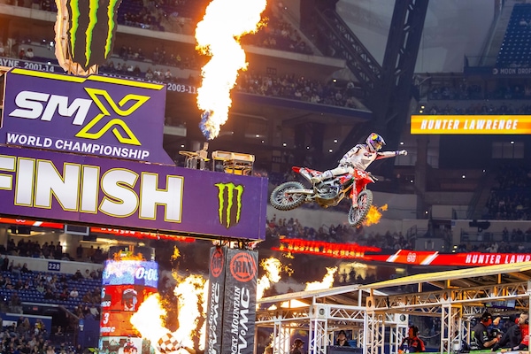 SX450: Lawrence conquista Indianapolis