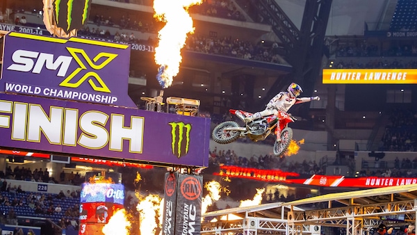 SX450: Lawrence conquista Indianapolis