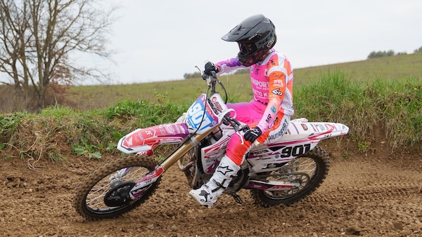 Eleonora Ambrosi: la giovane pilota del Progetto MX HMR che sogna il mondiale