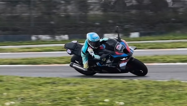 Su una M 1000 RR a 6 anni: la nuova “pazzia” di Zayn (e Kenan) Sofuoglu