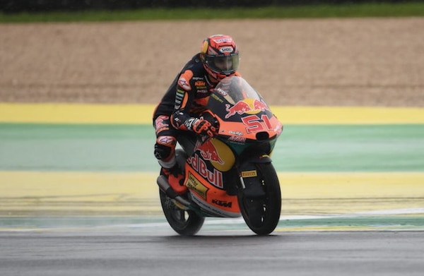 Moto3 Brasile, il rookie Uriarte il più veloce sul bagnato. Quarto Pini