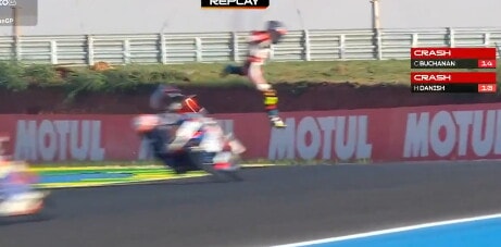 GP Brasile, lo spaventoso incidente in Moto3: Buchanan vola letteralmente in aria