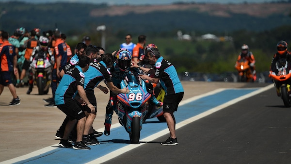 Moto2 Brasile: Daniel Holgado centra la prima vittoria stagionale, settimo Tony Arbolino