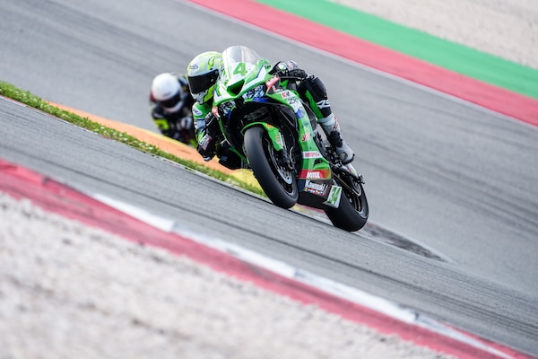 Sportbike, ai test di Portimão l'alba di una nuova era