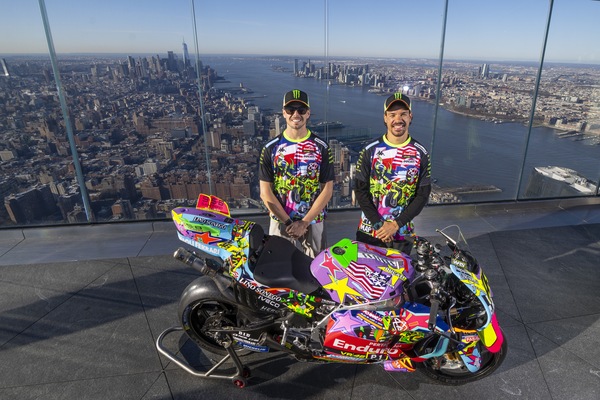MotoGP Austin: la Ducati VR46 in stile Pop Art con Valentino, Uccio e i piloti al centro