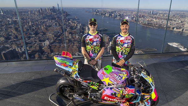 MotoGP Austin: la Ducati VR46 in stile Pop Art con Valentino, Uccio e i piloti al centro