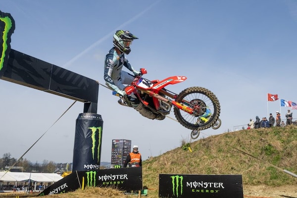MXGP di Svizzera: Vialle doma il fango della prima manche