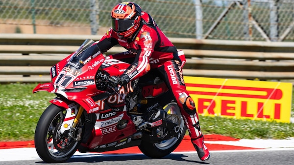 SBK Portimao, doppia tripletta e sei su sei: Bulega prende (ancora) tutto