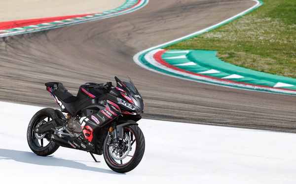 Aprilia RS 457 GP Replica: la piccola sportiva si veste da MotoGP