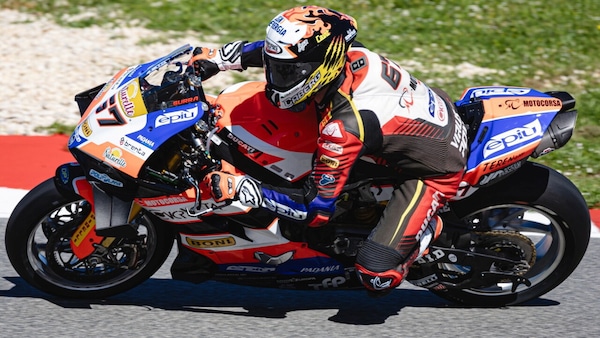 SBK, Surra già meglio di Vickers: sei punti in più per Alberto e Motocorsa