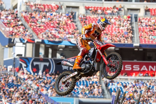 Supercross: a Nashville Lawrence le suona a tutti