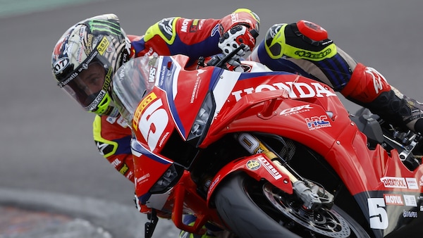 McGuinness come il vino: più veloce che mai a Donington a 54 anni