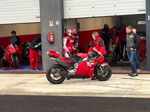 Le immagini da Misano della nuova MotoGP Ducati 850: foto