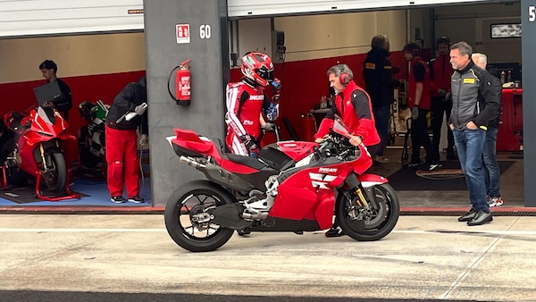 Le immagini da Misano della nuova MotoGP Ducati 850: foto