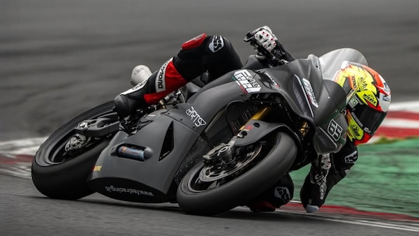 Feel Racing porta al debutto la nuova Panigale V2 per la Supersport 2027