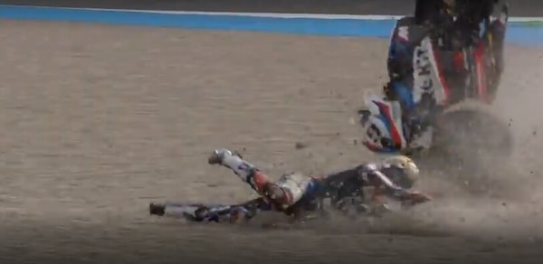 SBK Assen, rovinosa caduta per Petrucci. BMW distrutta