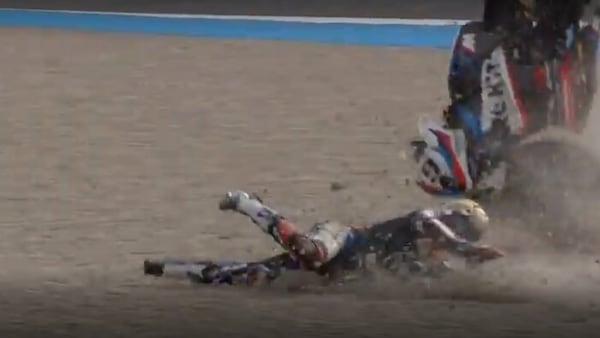 SBK Assen, rovinosa caduta per Petrucci. BMW distrutta