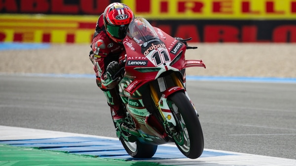 SBK Assen, più forte del meteo e di Lecuona: nemmeno la pioggia (e Iker) battono Bulega