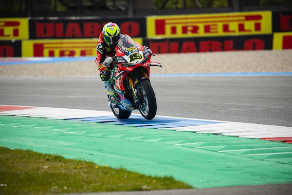 SBK Assen, Bautista: “Sono pericoloso, la moto pesa troppo”