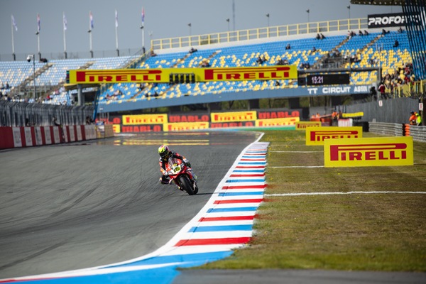 SBK diretta Assen: griglia di partenza, Superpole race e gara 2 LIVE
