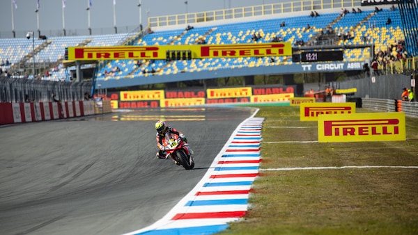 SBK diretta Assen: griglia di partenza, Superpole race e gara 2 LIVE