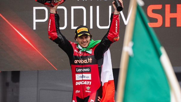 Bulega: "MotoGP? Qualcosa potrebbe cambiare, ma se restassi in SBK non sarebbe un dramma"