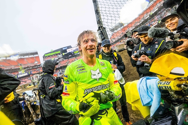 Supercross: Roczen sogna in grande a Cleveland, disastro Lawrence