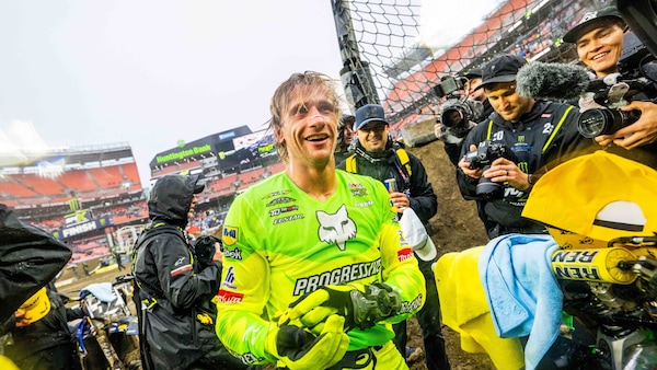 Supercross: Roczen sogna in grande a Cleveland, disastro Lawrence
