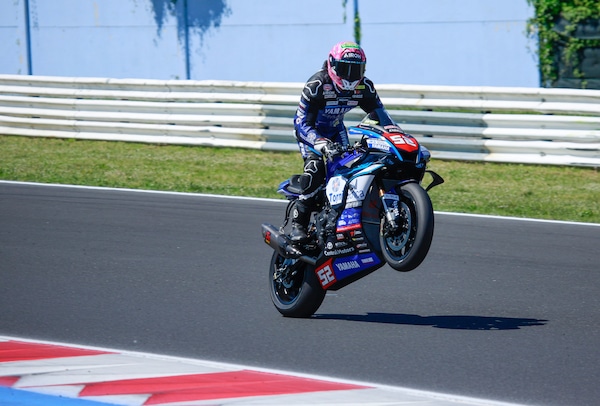 CIV SBK, Gara1: Delbianco riparte con un successo a Misano, bagarre anche in sala stampa