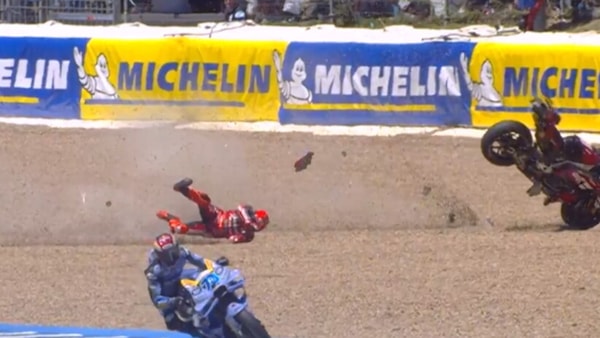 MotoGP, disastrosa caduta di Marc Marquez: Ducati distrutta