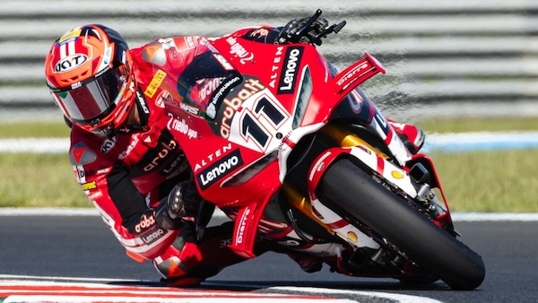 SBK Balaton: ancora Bulega in Superpole Race, paura per Oliveira