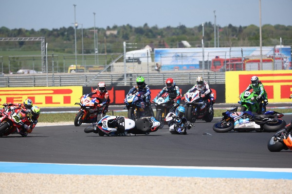 SBK Balaton, brutto incidente Oliveira-Locatelli: le foto