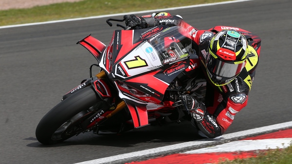 Dominio Ducati anche nel BSB: tripletta di Ryde nel round di Oulton Park